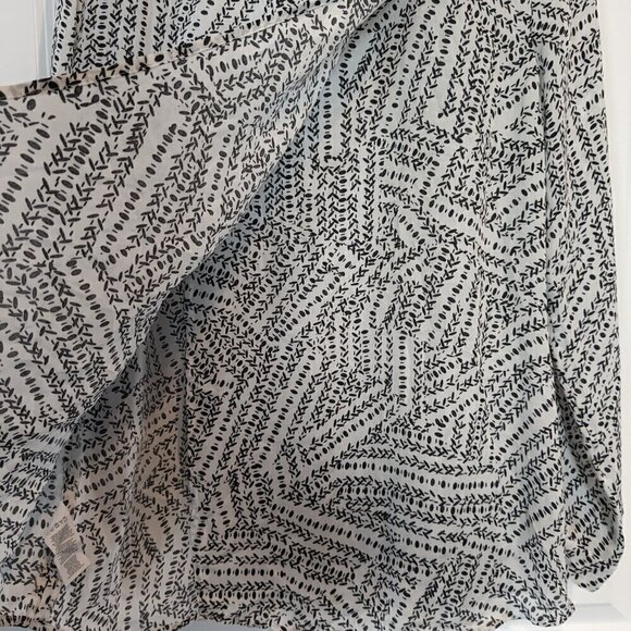 CAbi Button-up Blouse Womens M Black White Long Sleeve Split-Back Osaka Nights - Picture 13 of 16